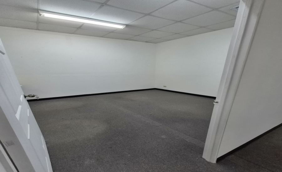 alquiler local comercial Heredia, local comercial Mall Las Flores, renta local 169 m2 Heredia, local en centro comercial Heredia, alquiler local comercial Costa Rica, espacio comercial en mall, local amplio en Heredia, oportunidad inversión comercial, renta escalonada local comercial, local comercial con parqueo
