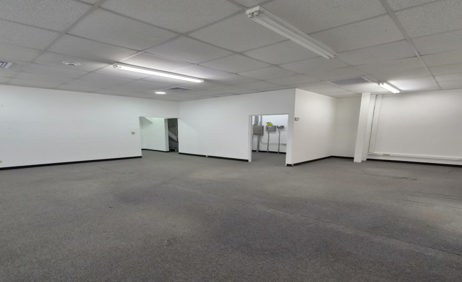 alquiler local comercial Heredia, local comercial Mall Las Flores, renta local 169 m2 Heredia, local en centro comercial Heredia, alquiler local comercial Costa Rica, espacio comercial en mall, local amplio en Heredia, oportunidad inversión comercial, renta escalonada local comercial, local comercial con parqueo