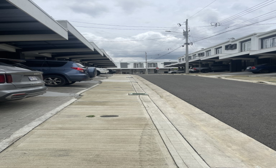 Condominium,For Sale,1011