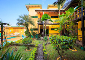 hotel en venta en el Caribe de Costa Rica

propiedad comercial en Talamanca Limón

hotel cerca del Parque Nacional Cahuita

inversión turística Costa Rica

bienes raíces Limón Costa Rica

oportunidad de inversión en el Caribe

venta de hotel en Cahuita
